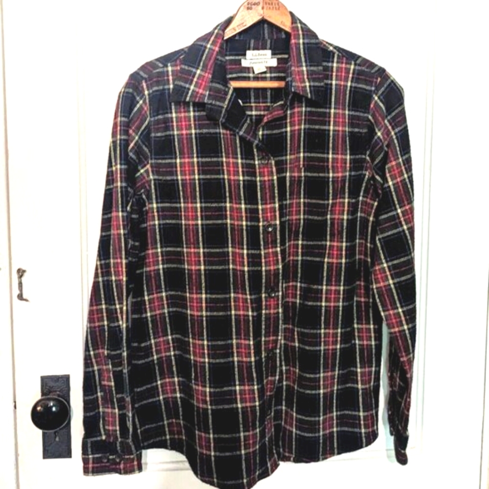 LL Bean Top Womens XS Red Black Scottish Plaid Flannel Relaxed Fit Shirt